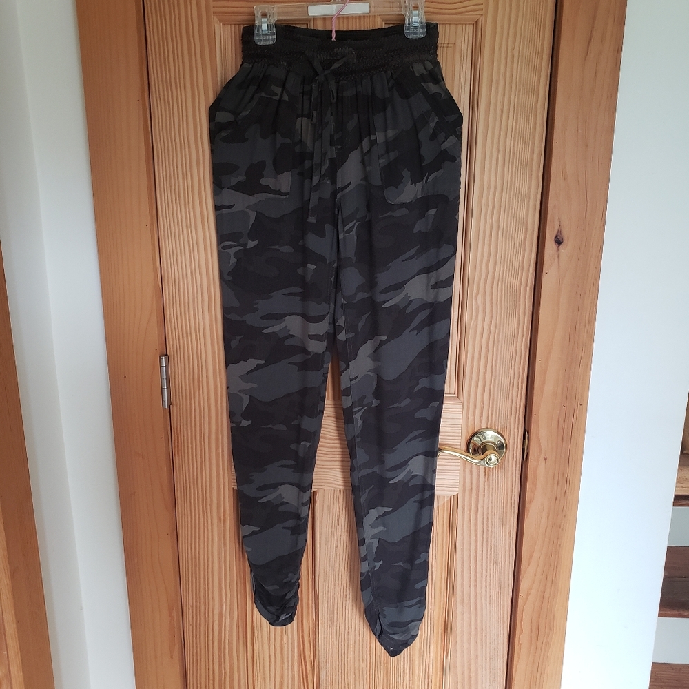 American Original Rewash Brand Women's Camo Jogger Pants Size S